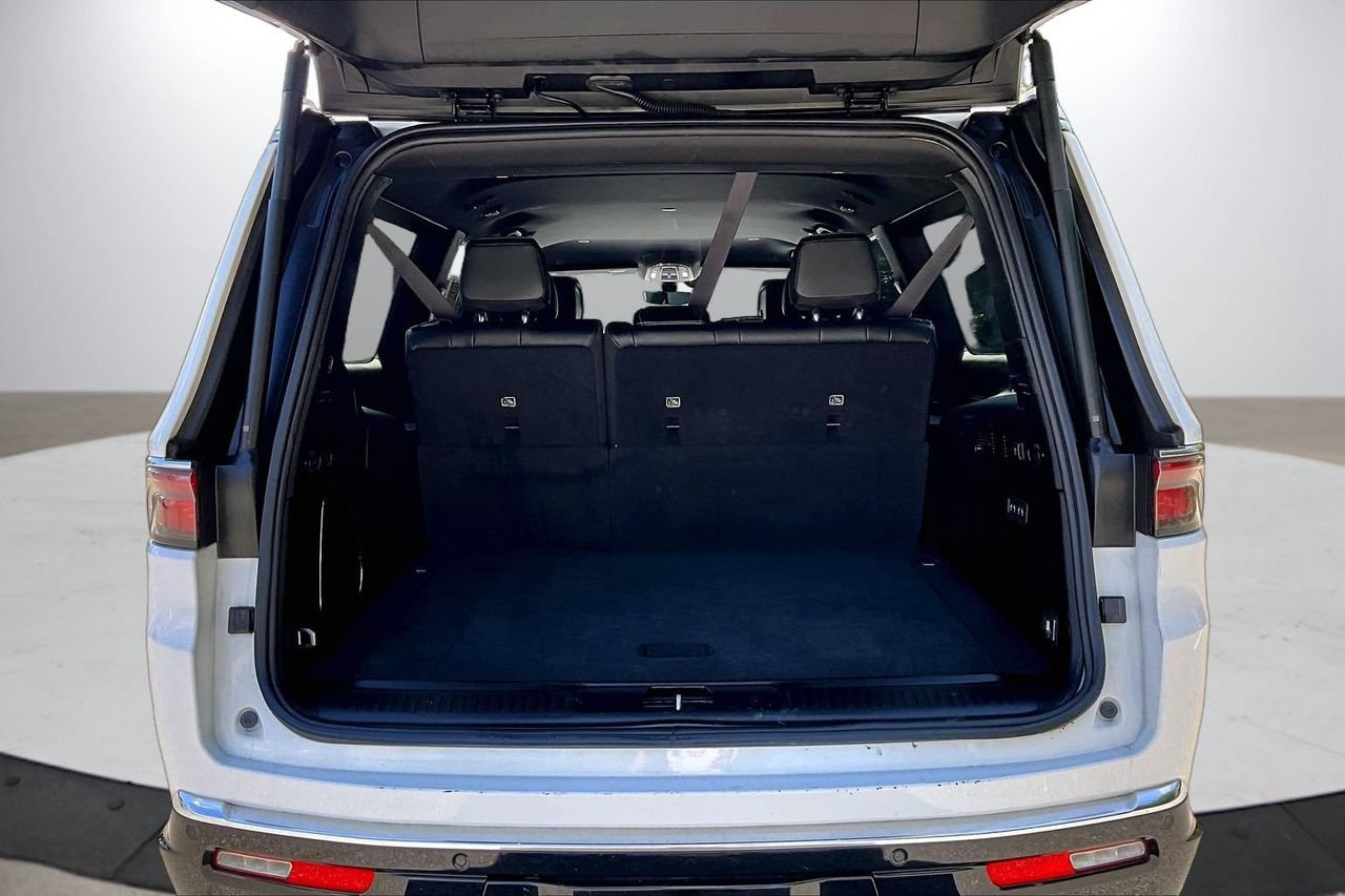 Certified 2024 Jeep Wagoneer L Series II w/ Flexible Seating Group AWD/4WD image 26