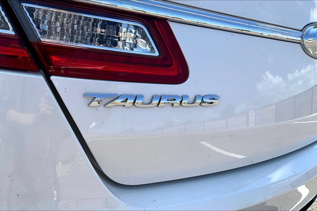 Used 2016 Ford Taurus SHO w/ Equipment Group 401A AWD/4WD image 33