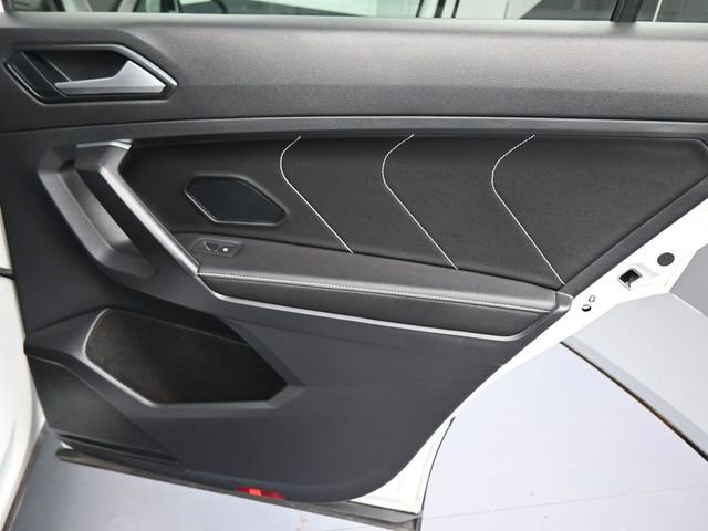 Used 2023 Volkswagen Tiguan SE w/ Panoramic Sunroof Package image 23