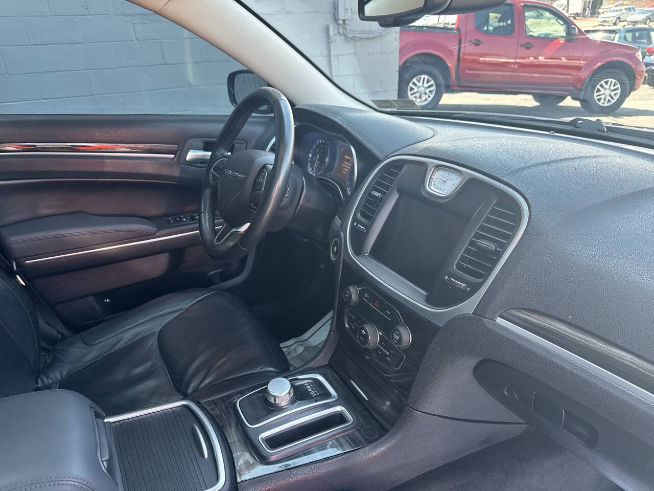 Used 2015 Chrysler 300 Limited RWD image 26