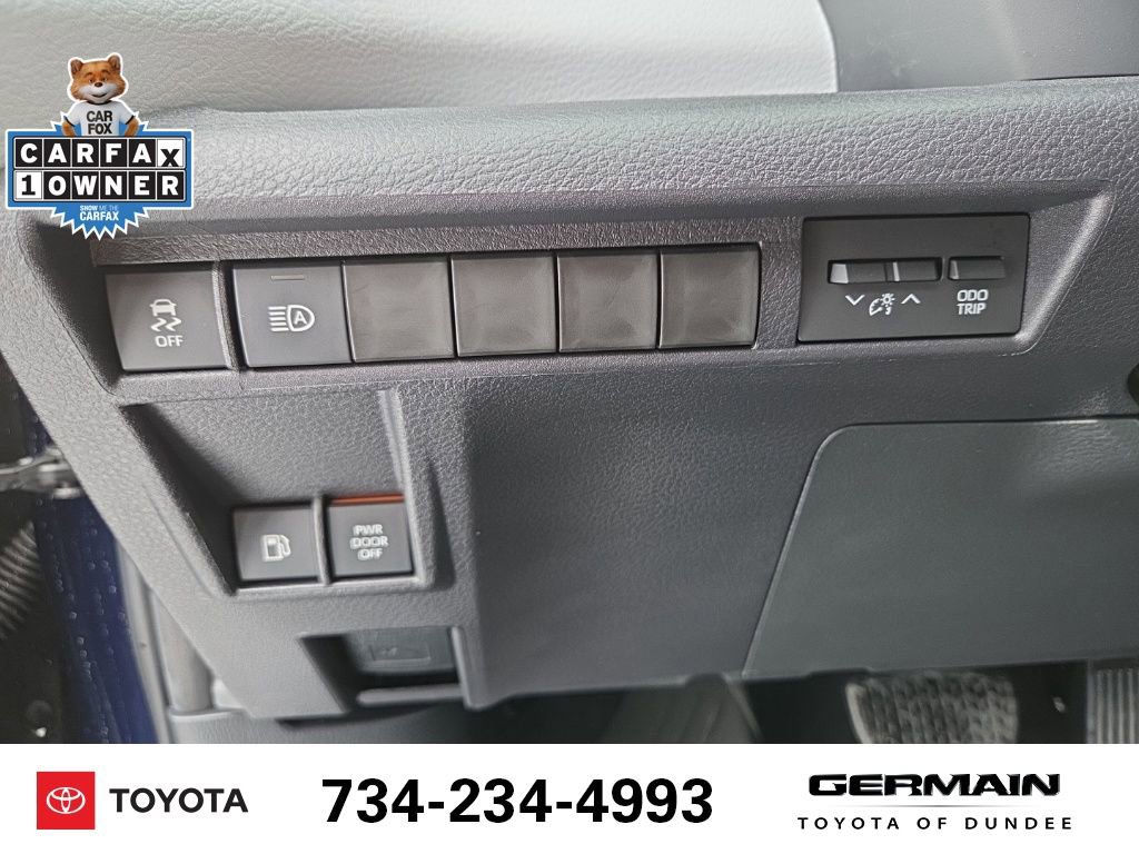 Used 2025 Toyota Sienna LE image 27