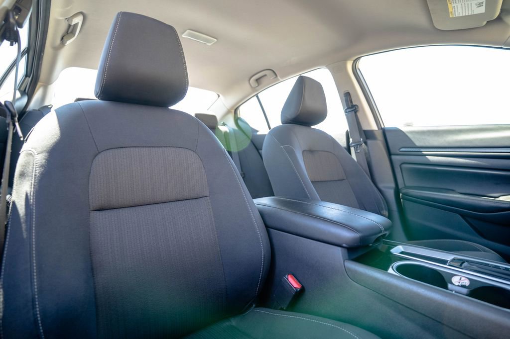 Used 2024 Nissan Altima 2.5 SV FWD image 17