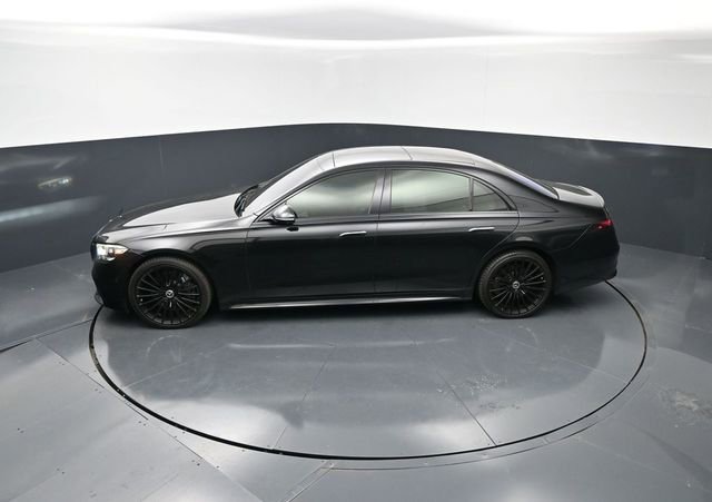 Used 2022 Mercedes-Benz S 580 4MATIC Sedan w/ AMG Line Package image 17