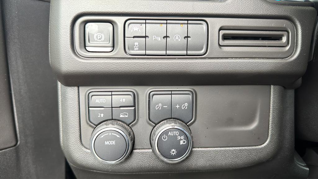 Used 2024 Chevrolet Suburban LT AWD/4WD image 23