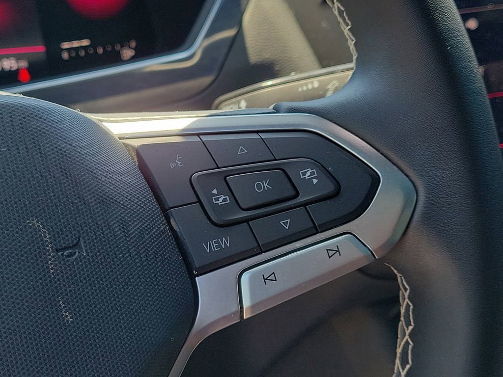 Used 2023 Volkswagen Tiguan SE R-Line FWD image 30