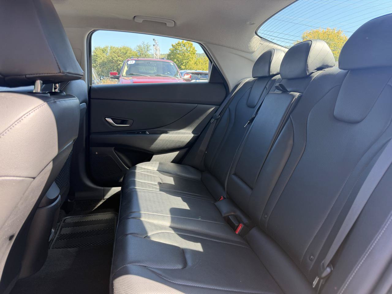 Used 2025 Hyundai Elantra Limited FWD image 18