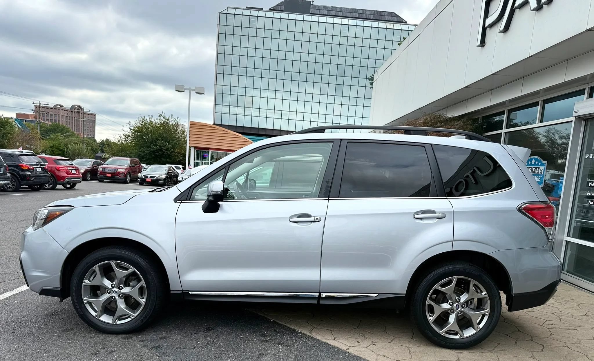 Used 2017 Subaru Forester 2.5i Touring AWD/4WD image 4
