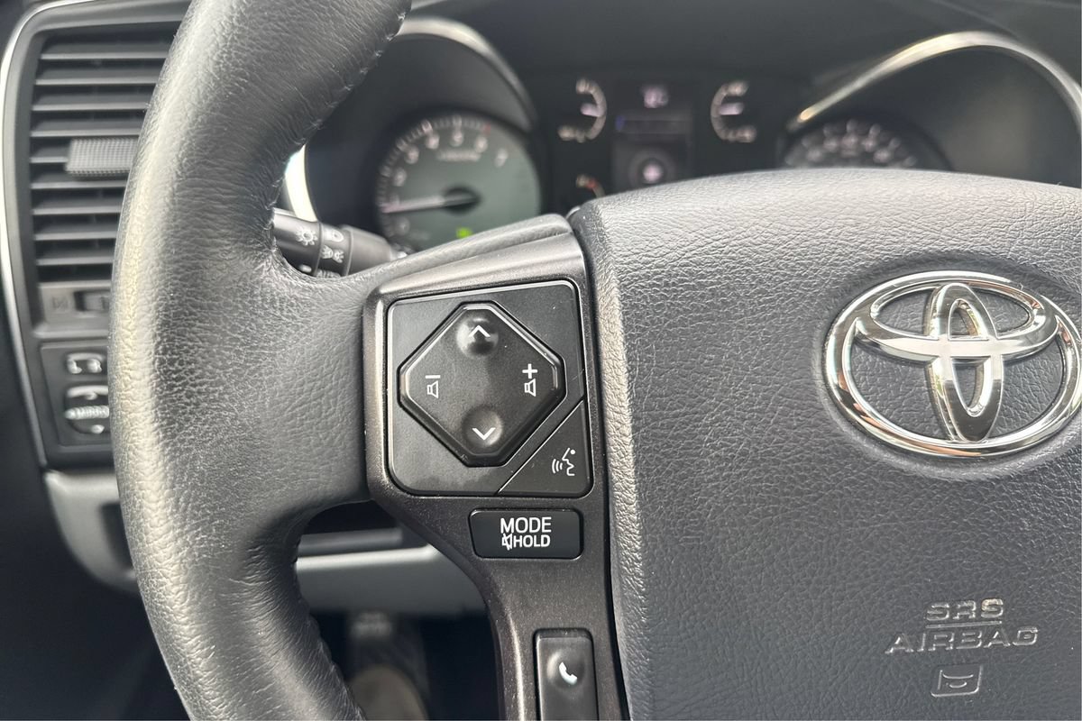 Used 2019 Toyota Sequoia SR5 AWD/4WD image 33