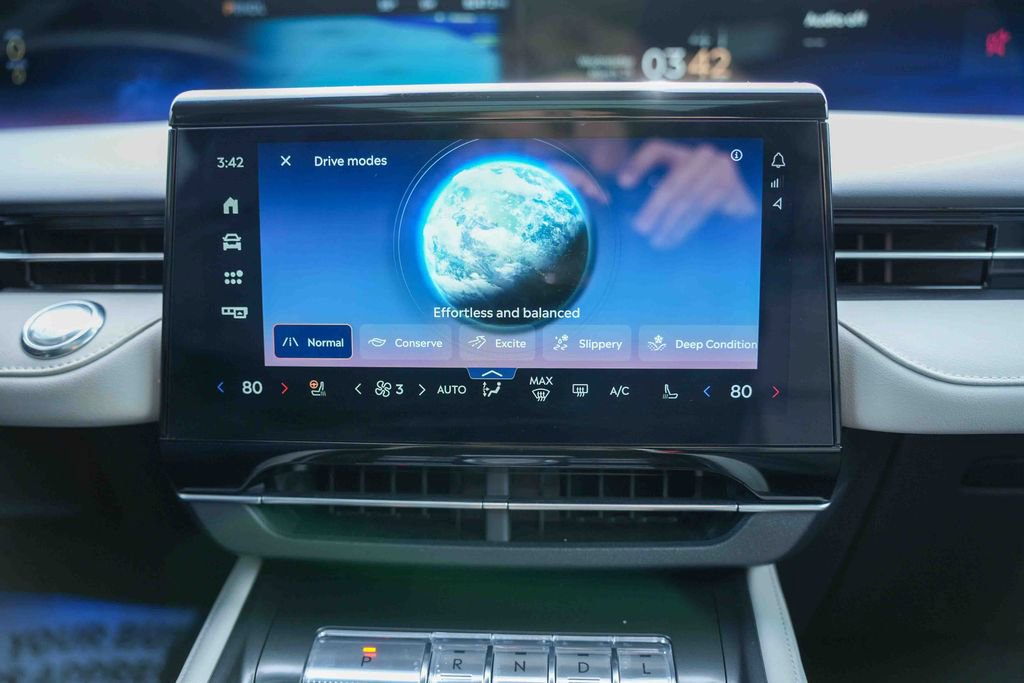 Used 2024 Lincoln Nautilus Reserve w/ Equipment Group 202A image 42