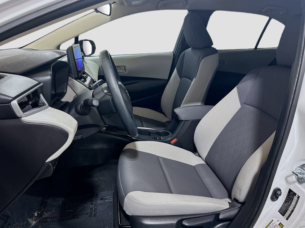 Used 2025 Toyota Corolla LE FWD image 17