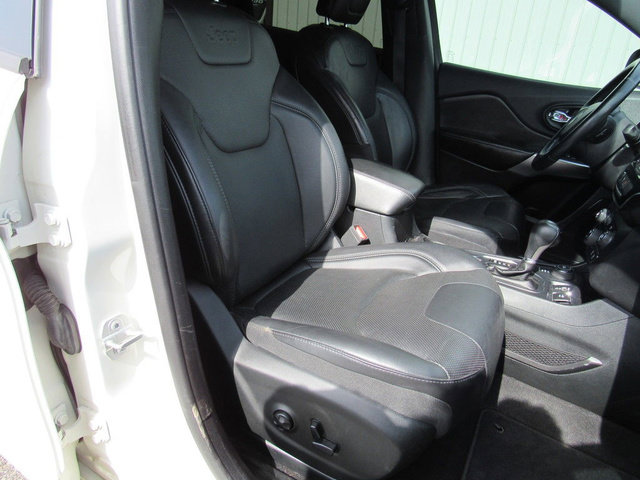 Used 2019 Jeep Cherokee High Altitude AWD/4WD image 13