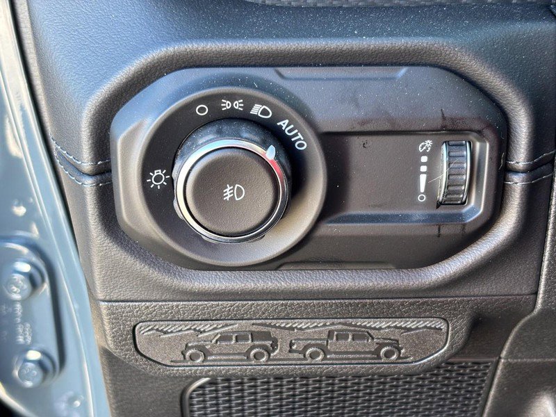 Used 2025 Jeep Wrangler Unlimited Rubicon w/ Convenience Group image 17