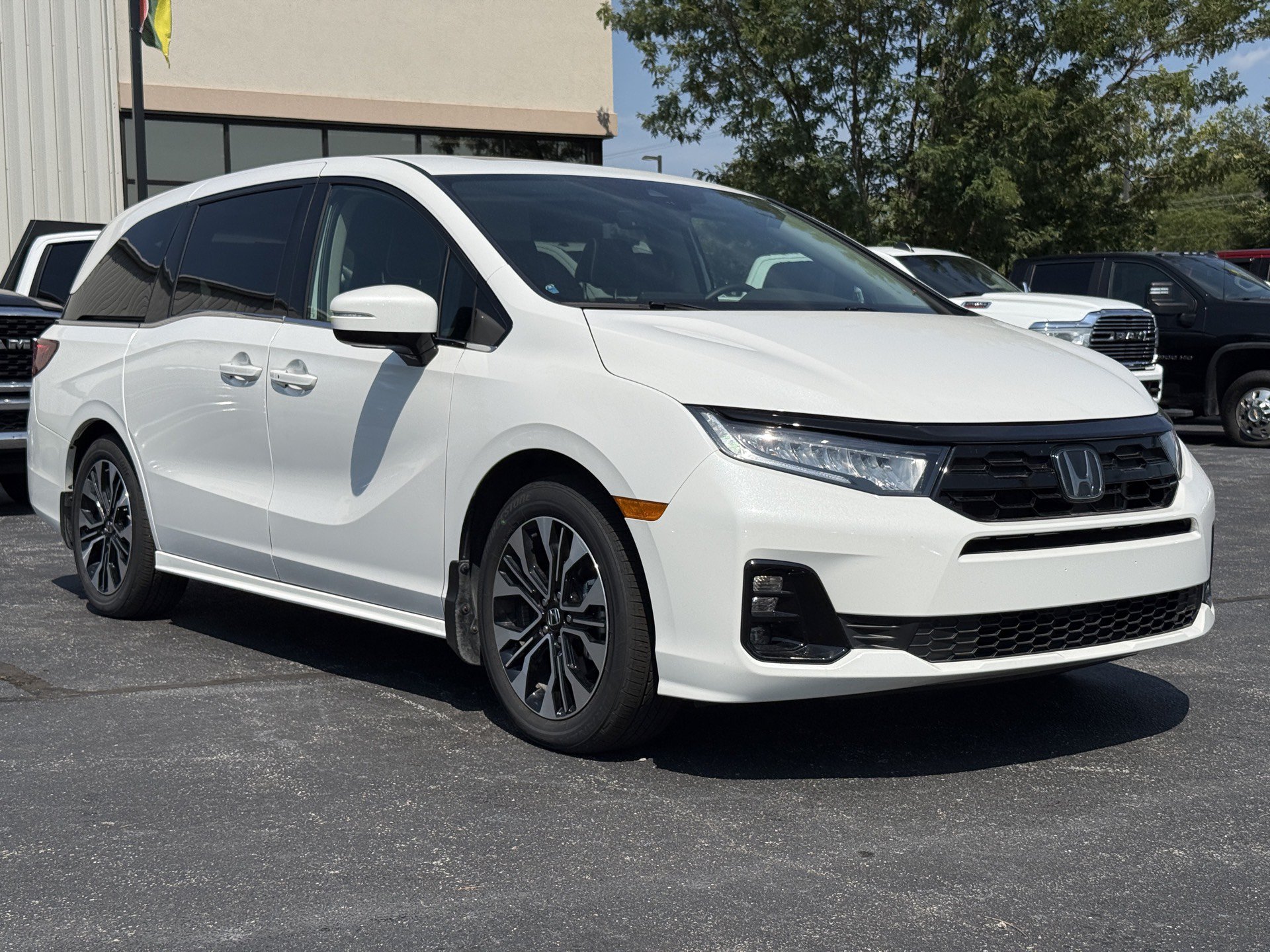 Used 2026 Honda Odyssey Elite image 2