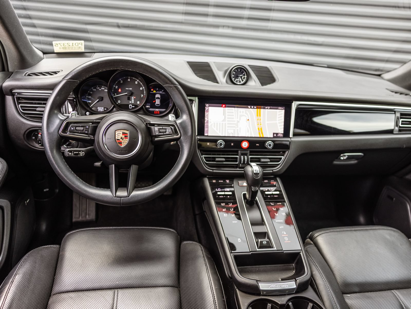 Certified 2024 Porsche Macan AWD/4WD image 11