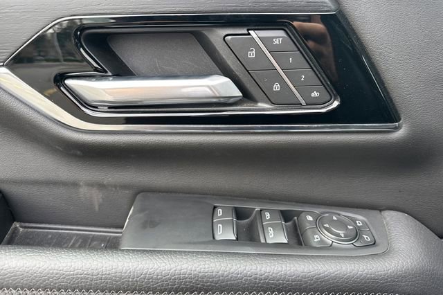 Used 2025 GMC Yukon Denali image 11