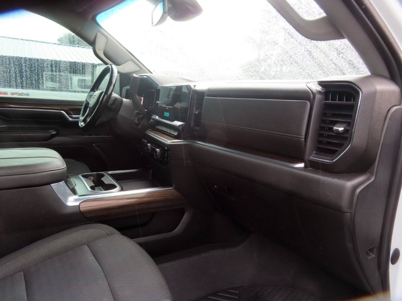 Used 2024 Chevrolet Silverado 2500 LT AWD/4WD image 45