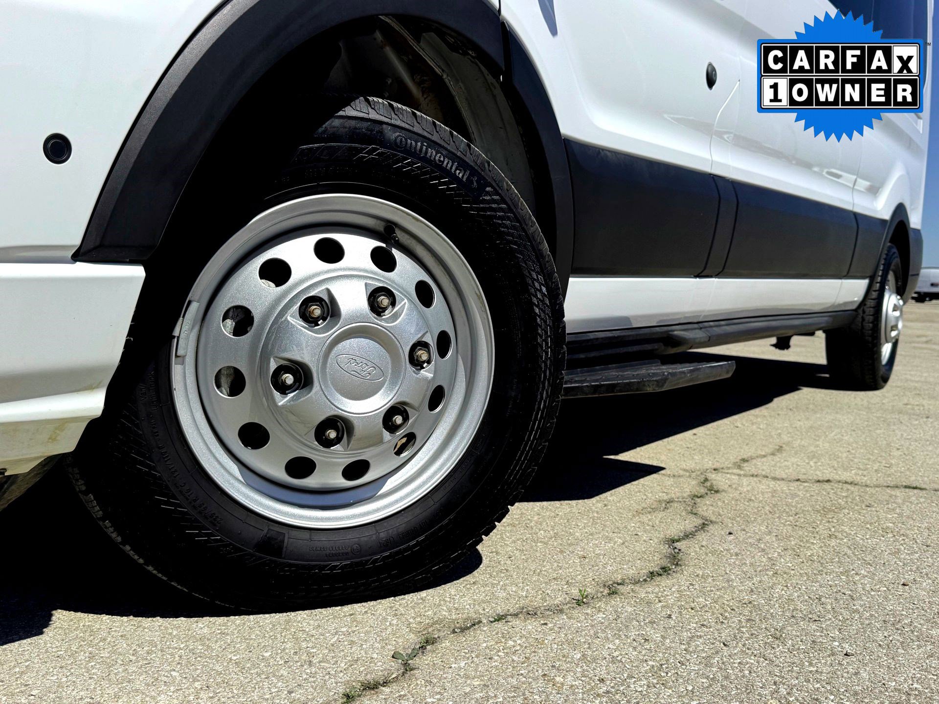 Used 2024 Ford Transit 350 XLT image 2