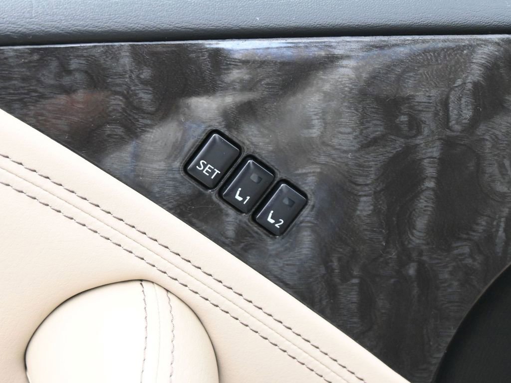 Used 2024 Nissan Armada Platinum w/ Captain's Chairs Package image 5