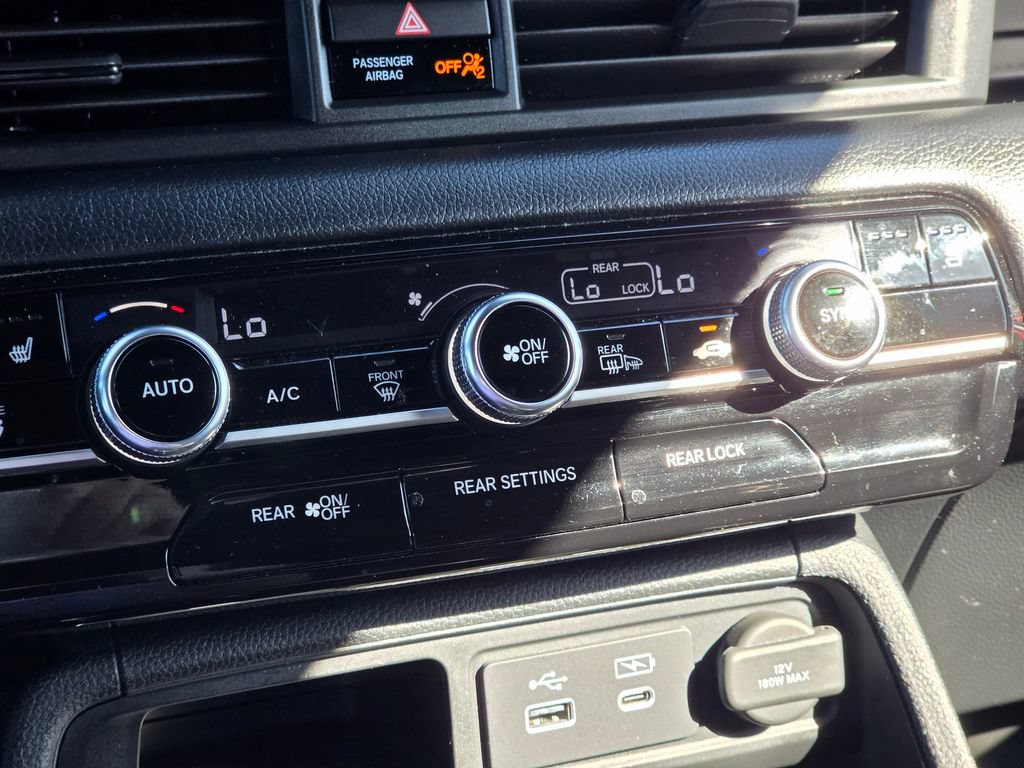 Used 2025 Honda Pilot Black Edition image 32