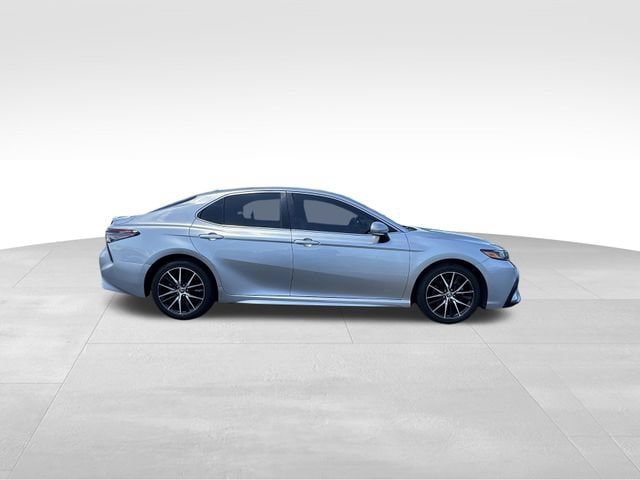 Used 2022 Toyota Camry SE FWD image 6