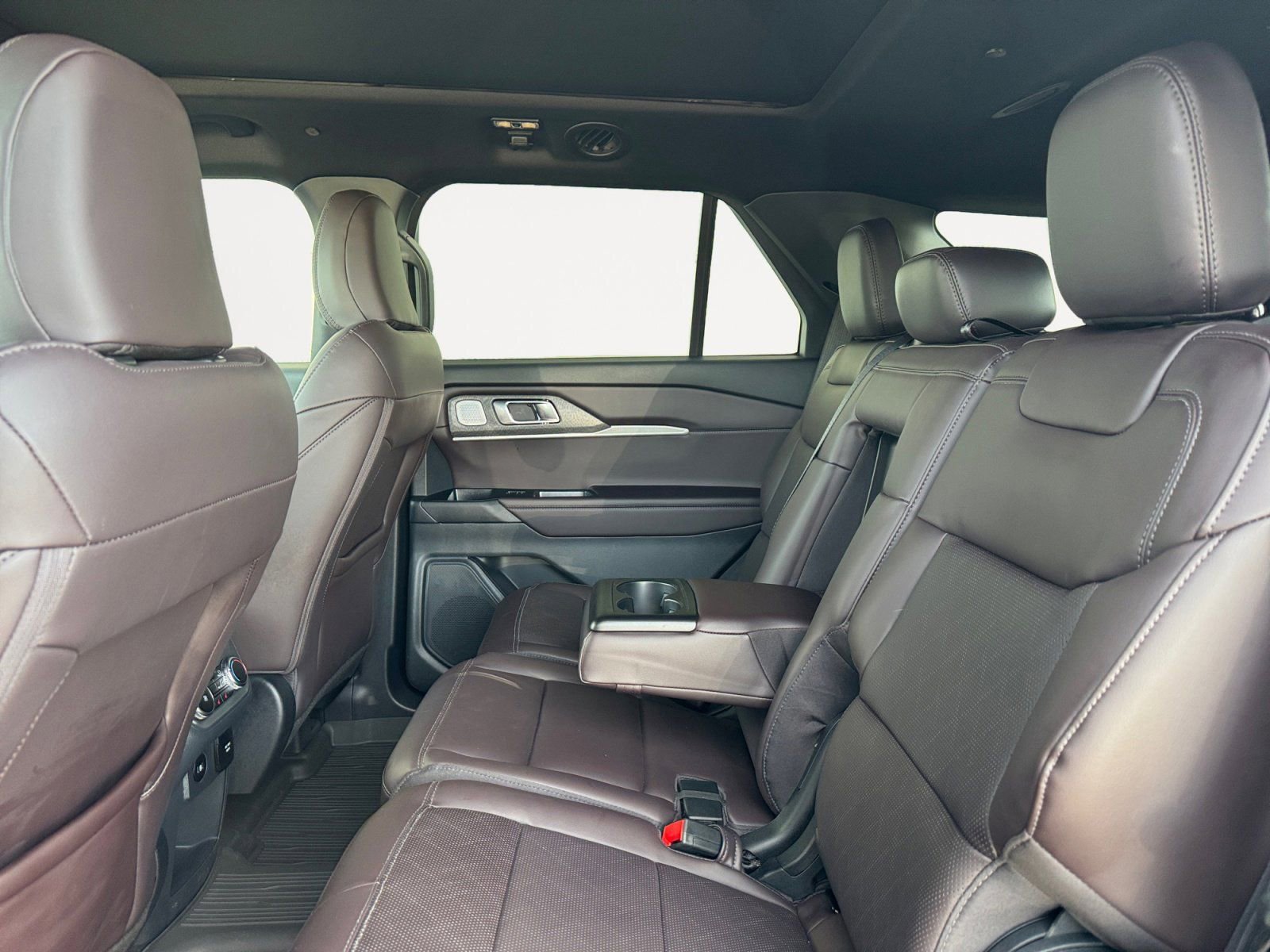 Used 2025 Ford Explorer Platinum image 13