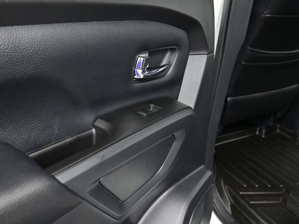 Used 2019 Nissan Titan SV w/ SV Convenience Package image 17