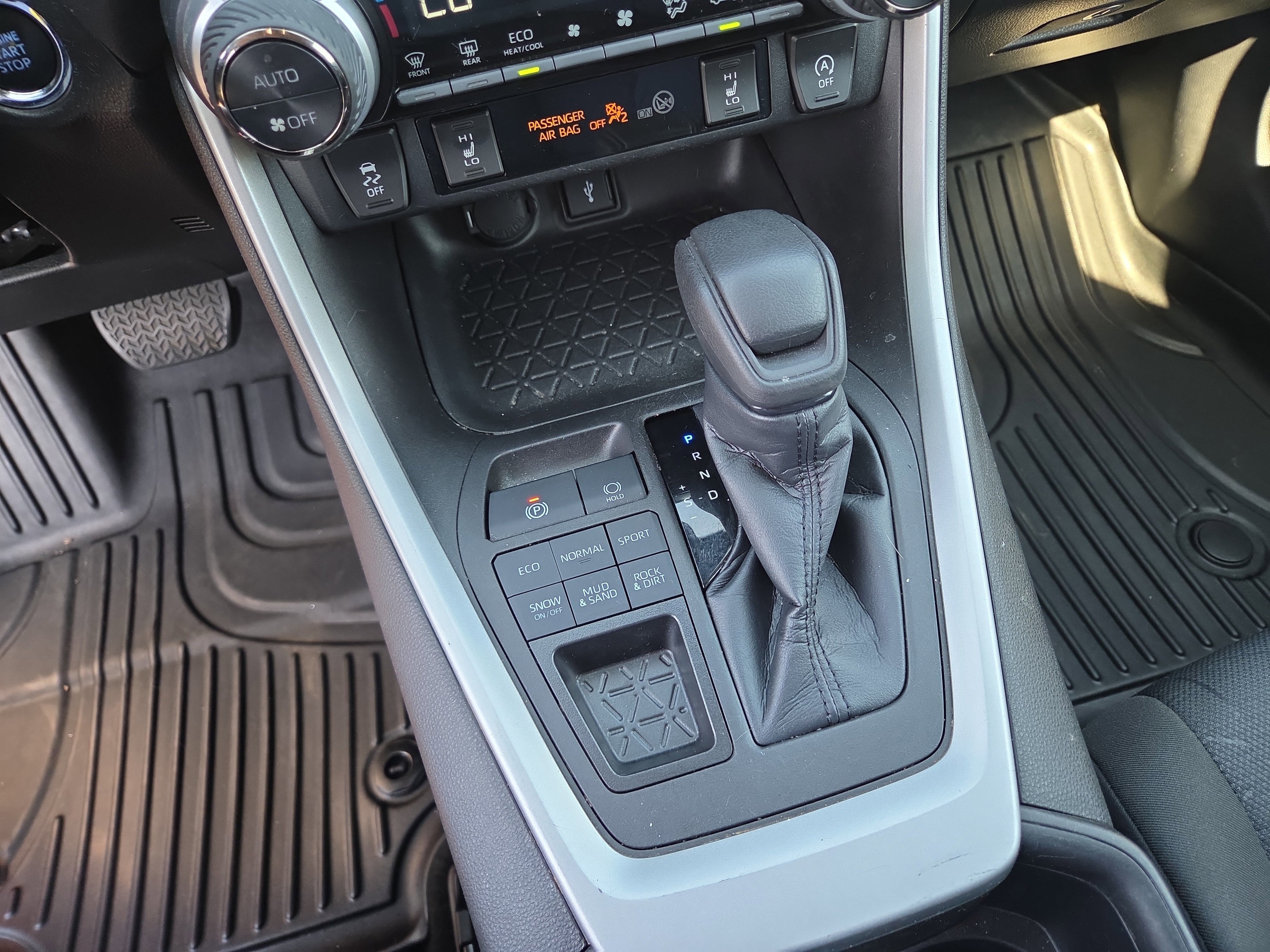 Certified 2022 Toyota RAV4 XLE w/ Convenience Package image 28