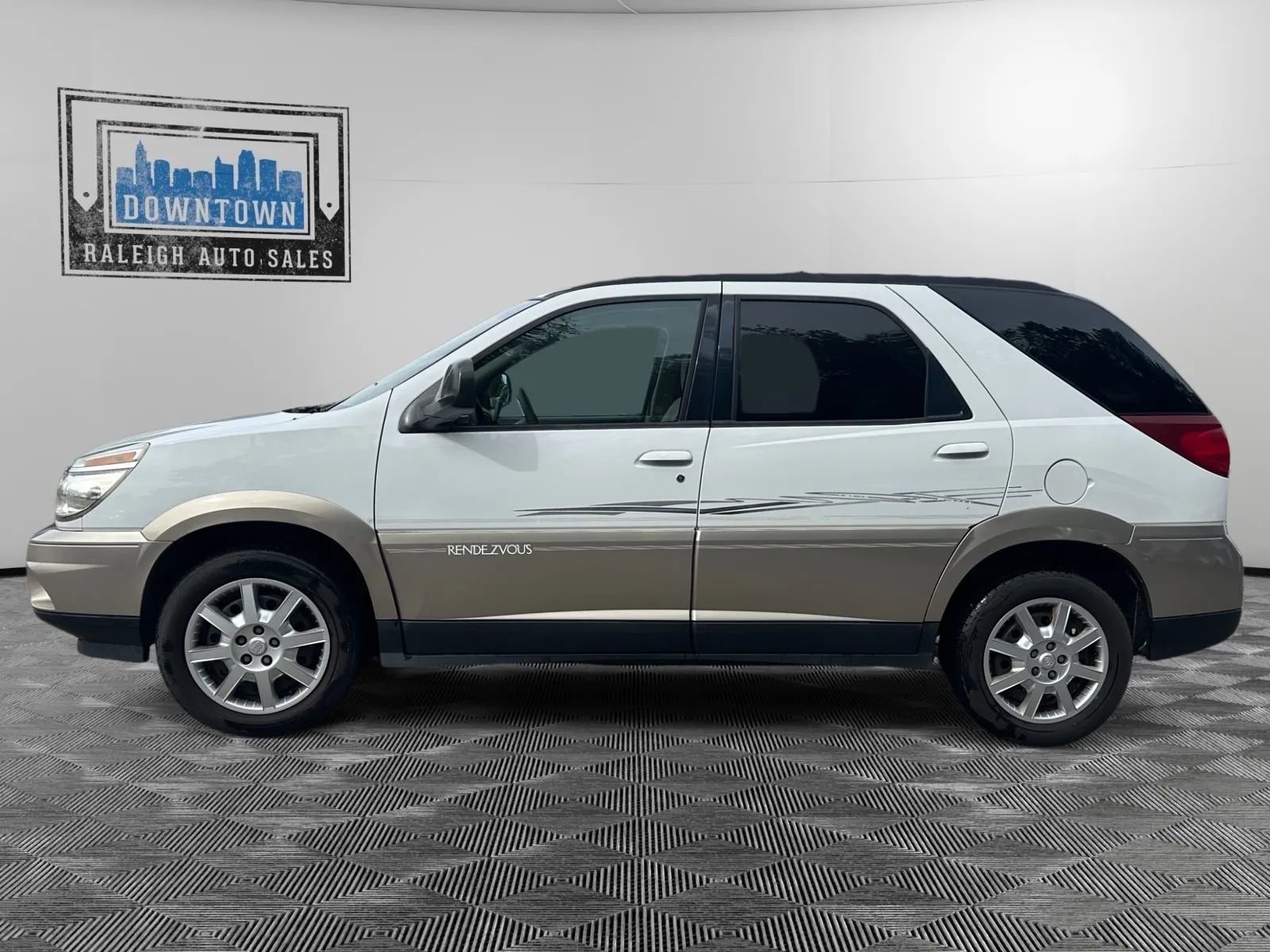 Used 2005 Buick Rendezvous CX image 9