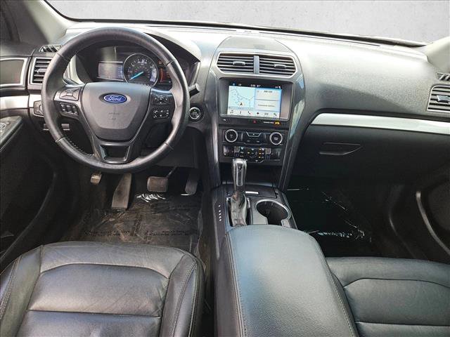 Used 2017 Ford Explorer XLT w/ Equipment Group 202A FWD image 18