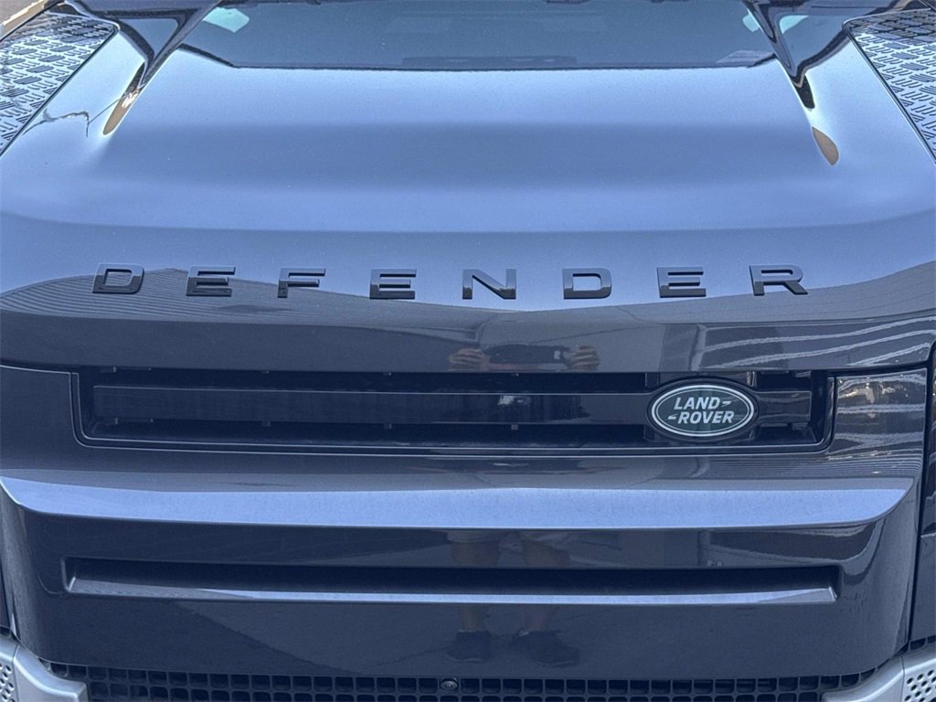 New 2025 Land Rover Defender 130 S image 9
