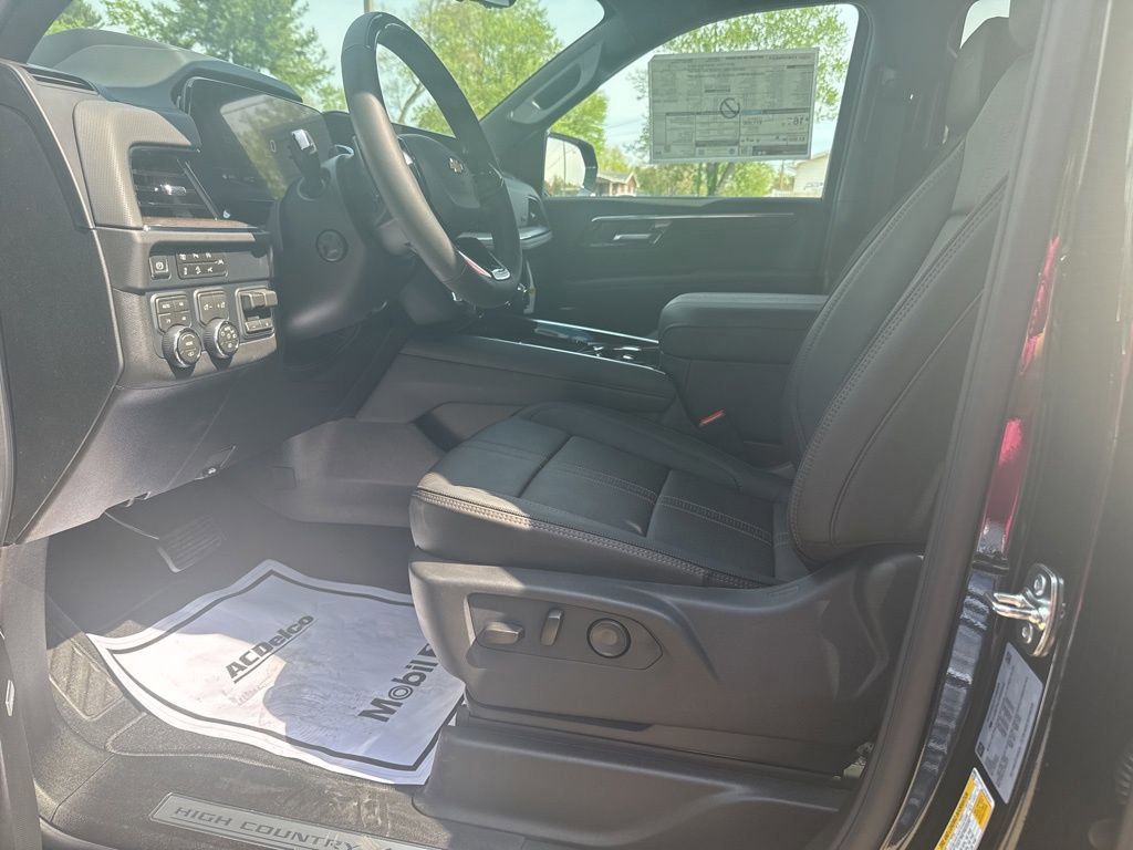 New 2026 Chevrolet Tahoe High Country AWD/4WD image 17