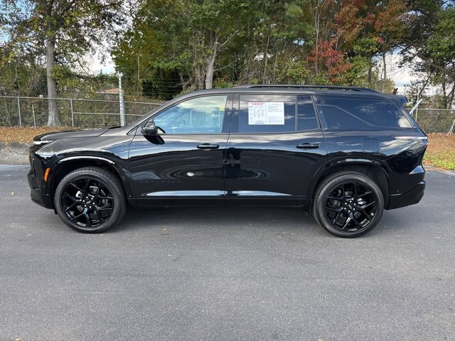 Used 2024 Chevrolet Traverse RS image 2