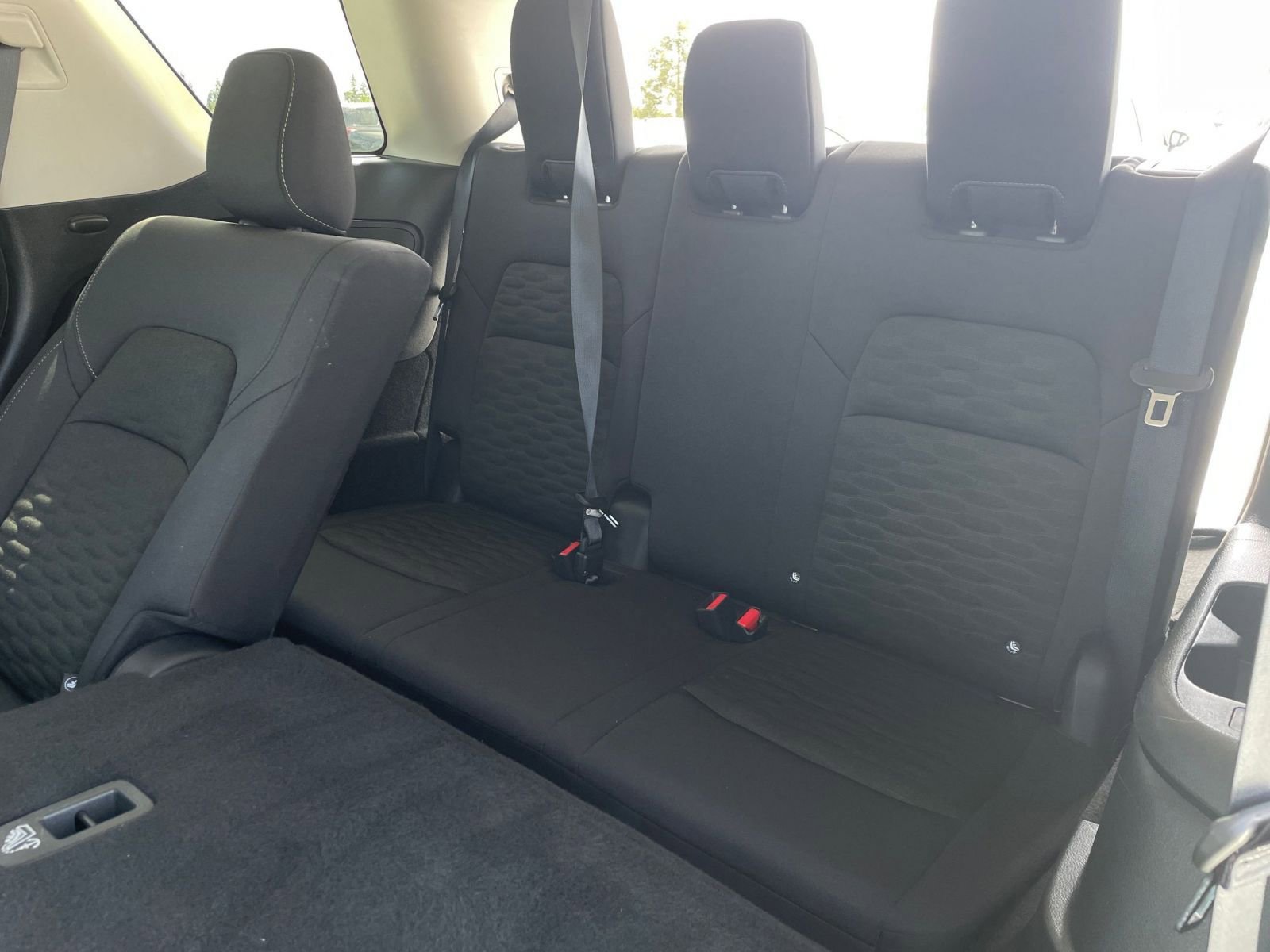 Used 2025 Nissan Pathfinder SV AWD/4WD image 31