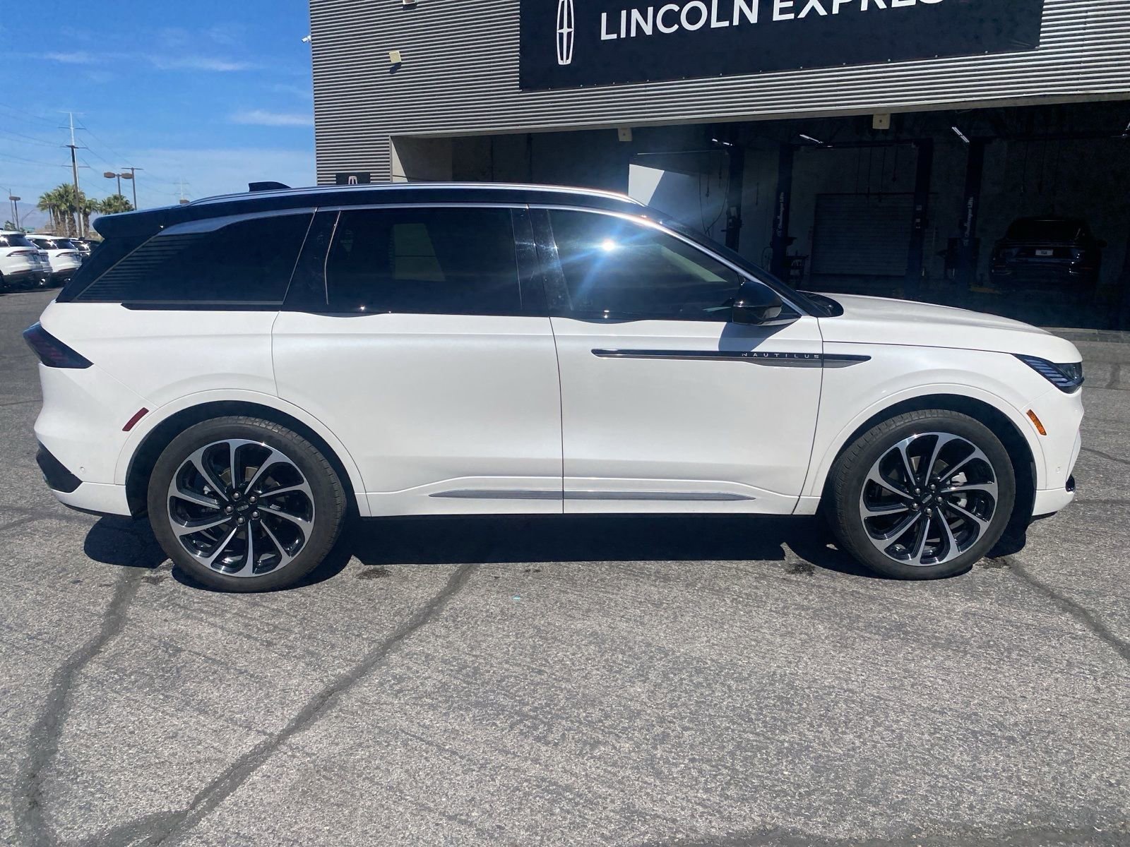 Used 2024 Lincoln Nautilus Black Label image 4