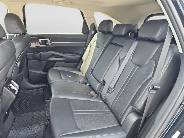 Used 2022 Kia Sorento S w/ Panoramic Sunroof Package FWD image 16