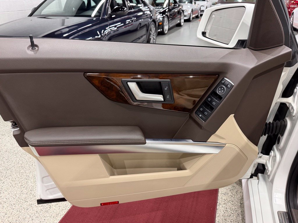 Used 2013 Mercedes-Benz GLK 350 4MATIC image 17