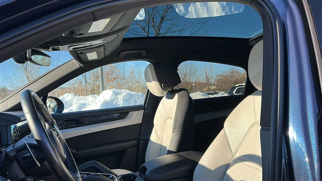 Used 2024 Porsche Cayenne Coupe image 11