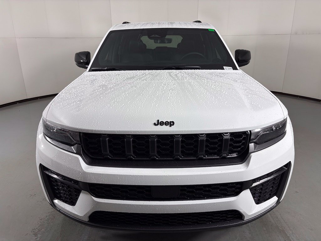 New 2027 Jeep Grand Cherokee Altitude RWD image 3