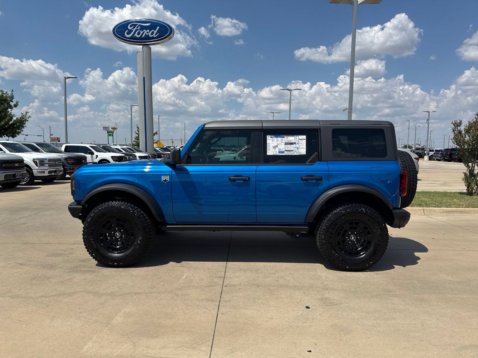 New 2026 Ford Bronco Big Bend w/ Black Diamond Package AWD/4WD image 2