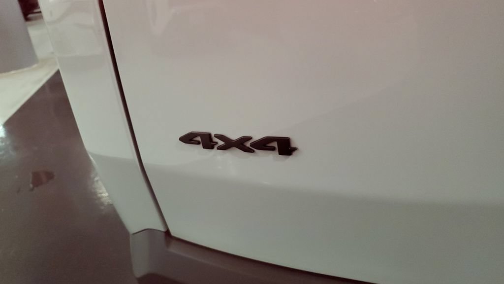 Used 2026 Jeep Cherokee Limited AWD/4WD image 9