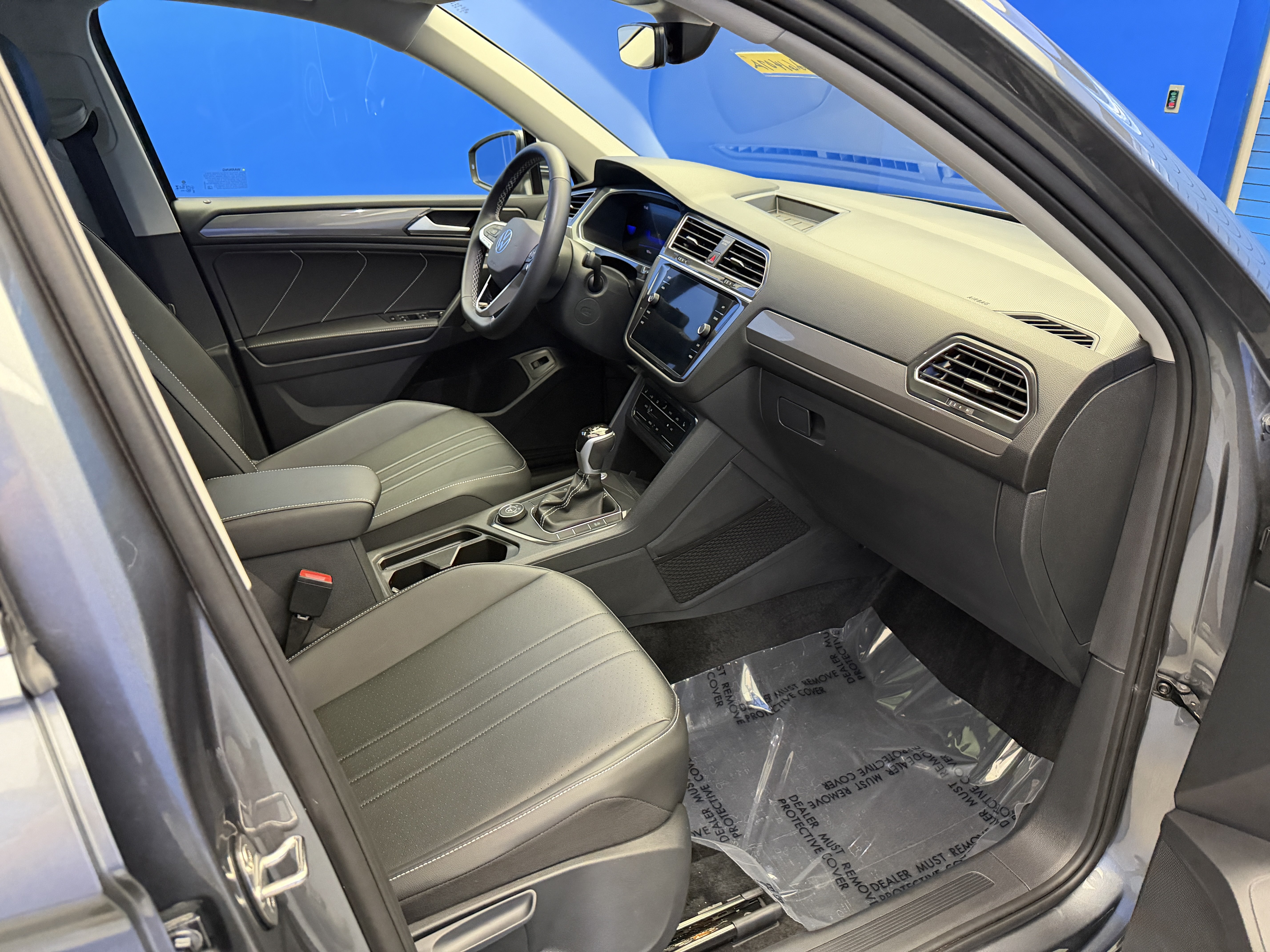 Used 2024 Volkswagen Tiguan SE AWD/4WD image 24