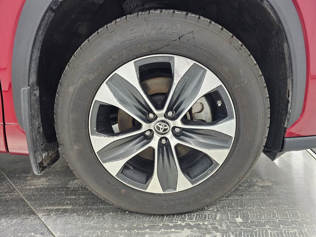 Used 2021 Toyota Highlander XLE image 10