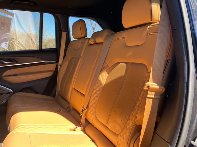 Used 2023 Jeep Grand Cherokee Summit w/ Rear Seat Video Group I AWD/4WD image 18