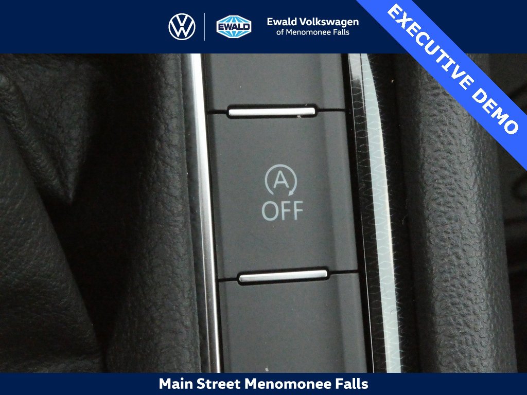 Certified 2025 Volkswagen Taos SE image 15