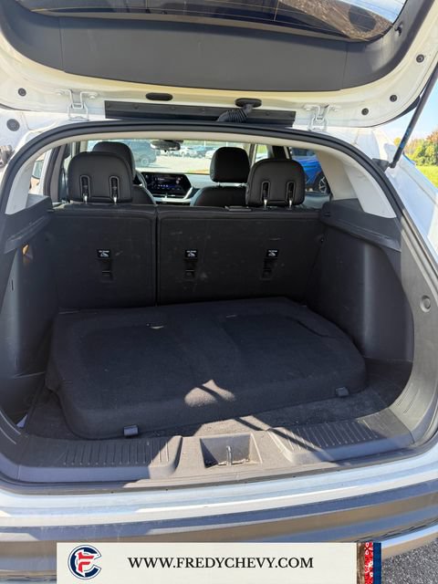 Used 2025 Chevrolet Trax LT FWD image 9