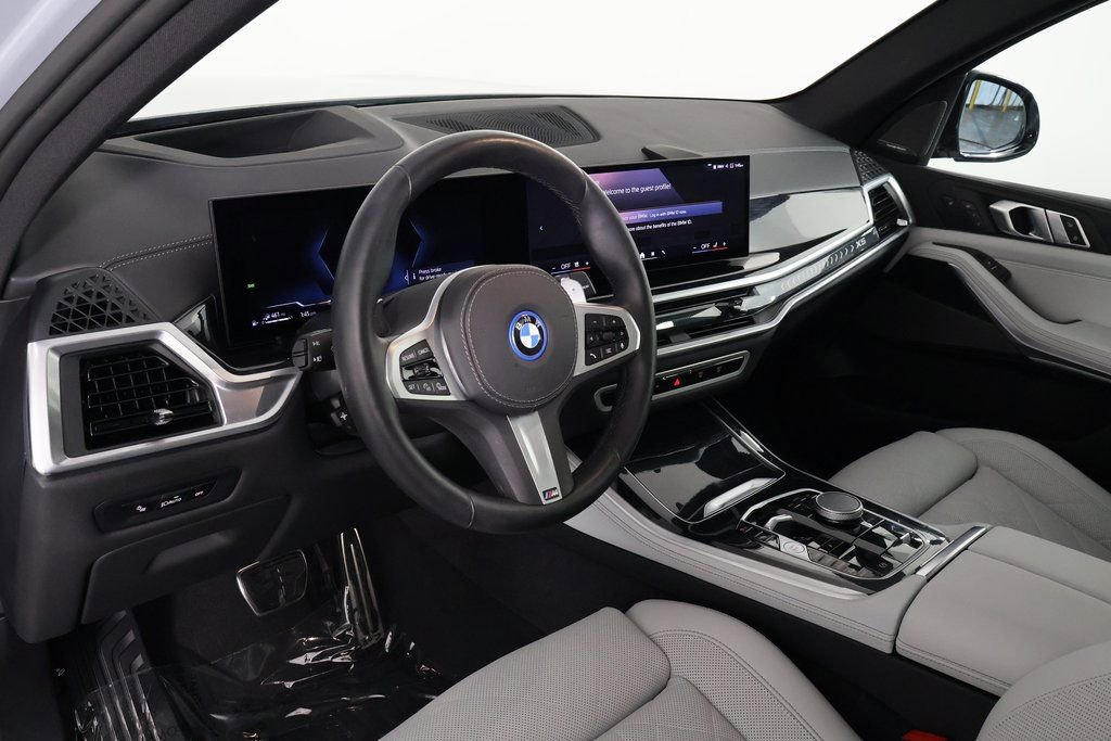 Used 2025 BMW X5 xDrive50e w/ M Sport Package image 7