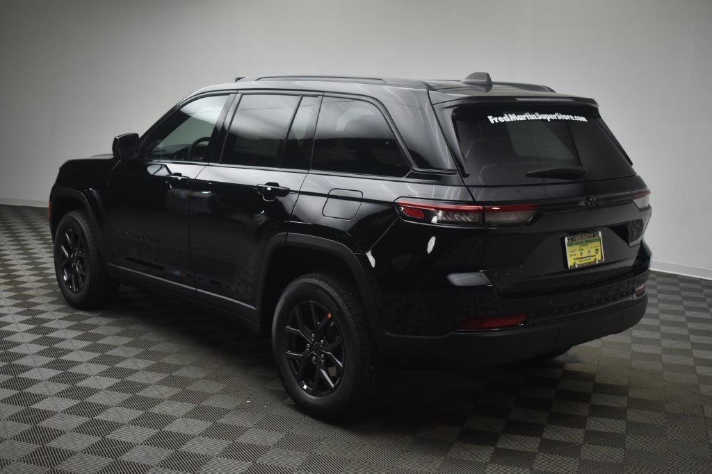 New 2027 Jeep Grand Cherokee Laredo X AWD/4WD image 11