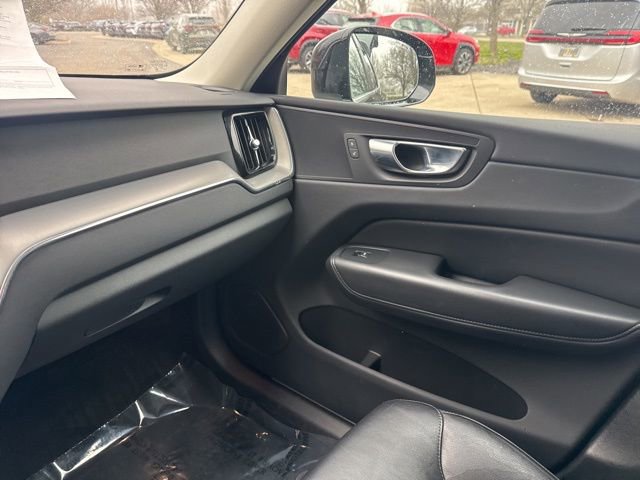 Used 2023 Volvo XC60 B5 Core image 29