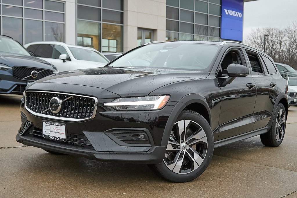 New 2026 Volvo V60 B5 Cross Country Plus w/ Climate Package image 2