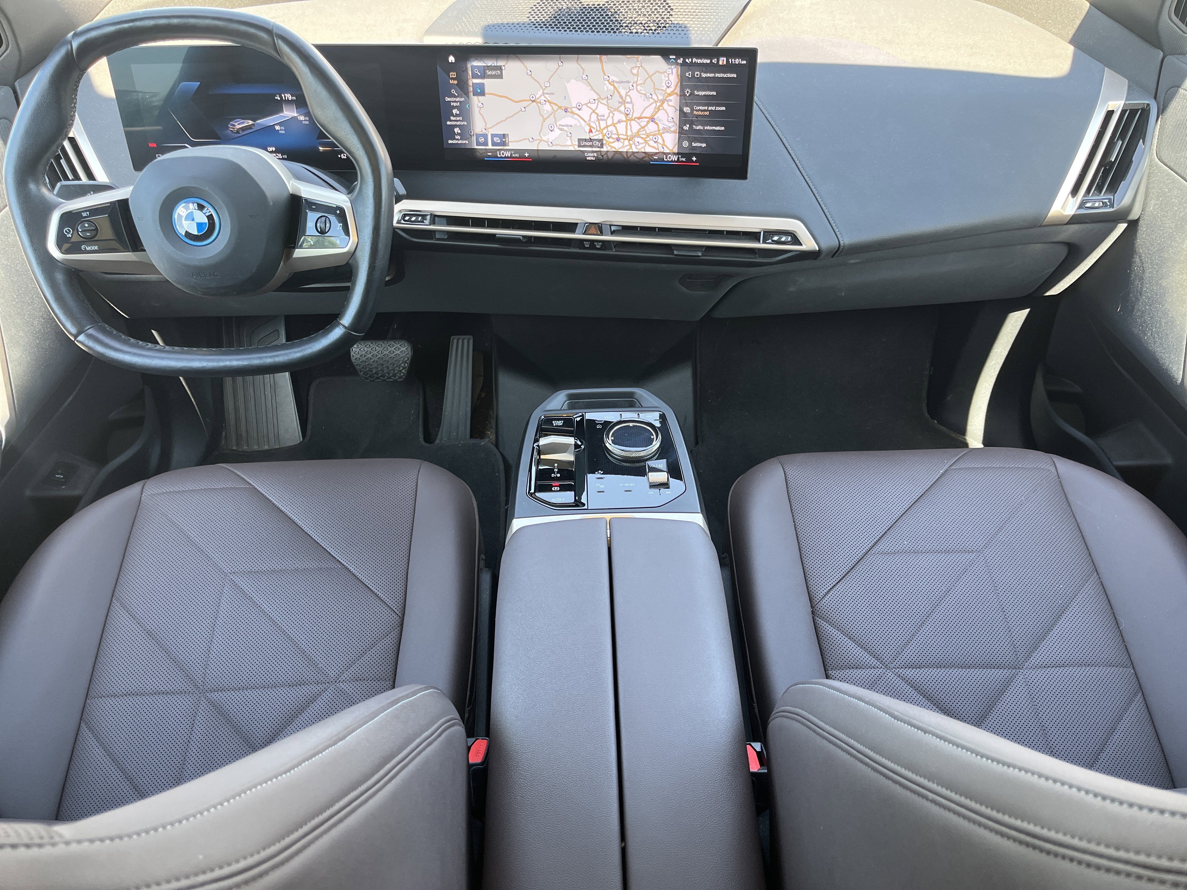 Used 2023 BMW iX xDrive50 w/ Sport Package AWD/4WD image 3